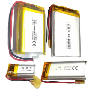 Vários modelos de baterias Li-Po 3.7V com diversas capacidades e cabos de conexão